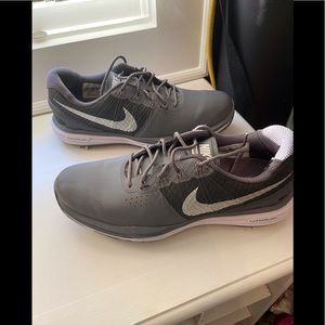 EUC Nike Golf Shoes Size 7